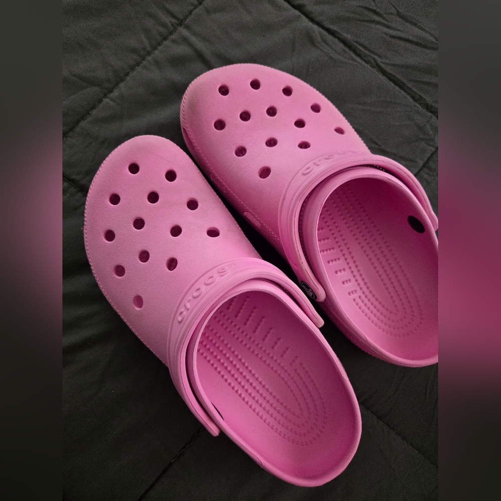 Crocs Pink Men's 9 Women's 11